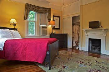 Waypoint House Bed And Breakfast Boyce ภายนอก รูปภาพ